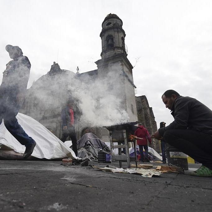 US delegation meets with Mexico's government on migrant influx, as officials clear border tent camp